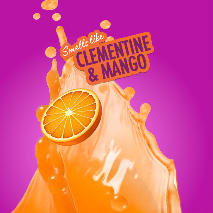 Uno splash di liquido arancione con una fetta di clementina e la scritta 'Profuma di Clementina e Mango' su sfondo rosa, a rappresentare la fragranza NYX Juicy Boo.