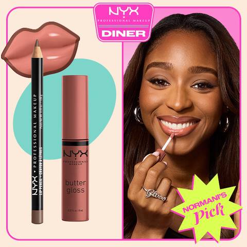 La matita labbra Slim Lip Pencil di NYX Professional Makeup nella tonalita 820 Espresso e il lucidalabbra Butter Gloss nella tonalita 16 Praline, mostrati accanto a una modella sorridente che applica un gloss nude, con il logo NYX Diner e il bollino 'Normani’s Pick' su sfondo rosa.