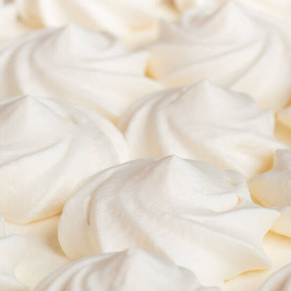 Suga Baddie scent scent top notes are whipped cream texture, representing top notes of whipped cream, powdered sugar, and sparkling bergamot.