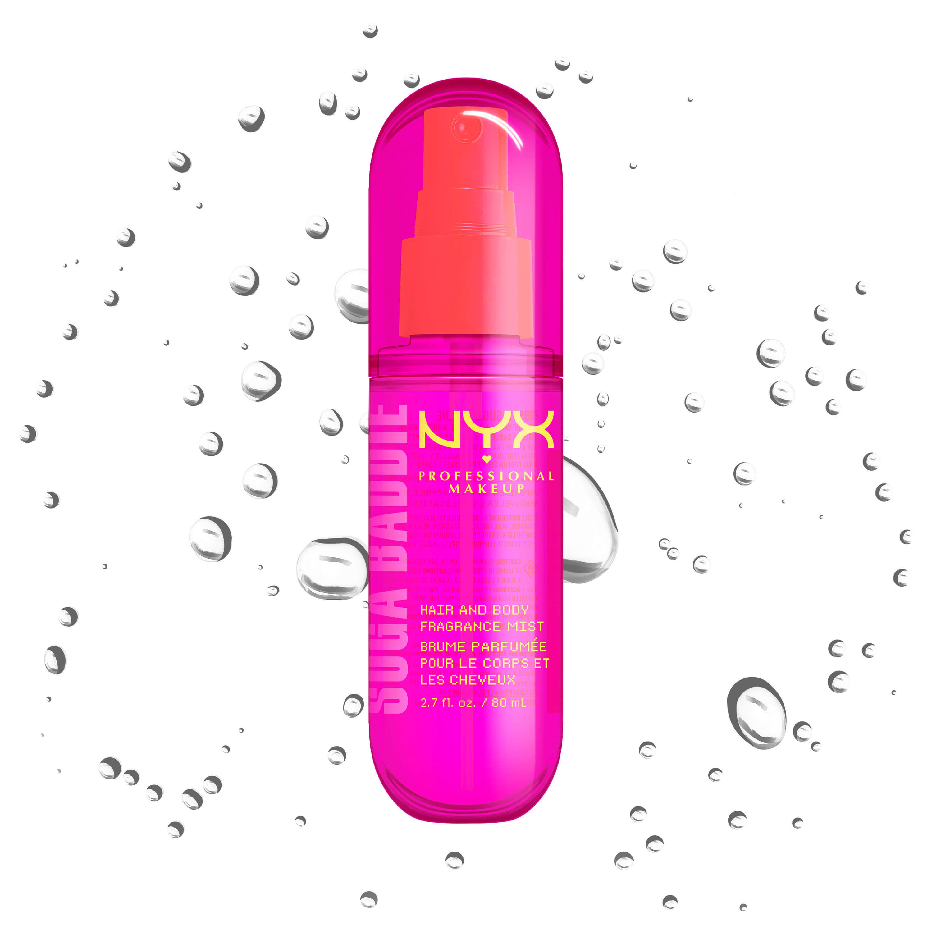 Spray profumato capelli e corpo NYX Professional Makeup Suga Baddie in flacone 80ml spray rosa acceso su sfondo chiaro con goccioline d'acqua.