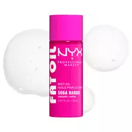 Olio corpo NYX Professional Makeup Fat Oil nella variante Suga Baddie, mostrato in un flacone rosa acceso con campioni di texture trasparente e brillante su sfondo bianco.