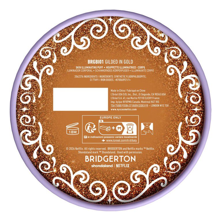 Vista posteriore della scatola NYX Professional Makeup Bridgerton Royal Shimmer Skin Illuminating Puff che mostra informazioni sul prodotto e dettagli decorativi su uno sfondo bronzo.