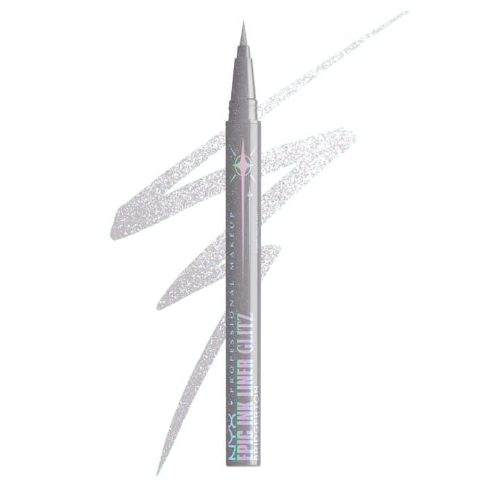Un eyeliner color argento, posizionato diagonalmente su sfondo bianco, con uno swatch testurizzato abbinato del prodotto NYX Professional Makeup x Bridgerton Royal Epic Ink Liner Glitz nella tonalita 01 Glitzed In Silver.
