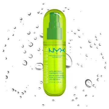 Spray profumato capelli e corpo NYX Professional Makeup Coconut Cutie in un flacone spray verde neon su sfondo chiaro con goccioline d'acqua.