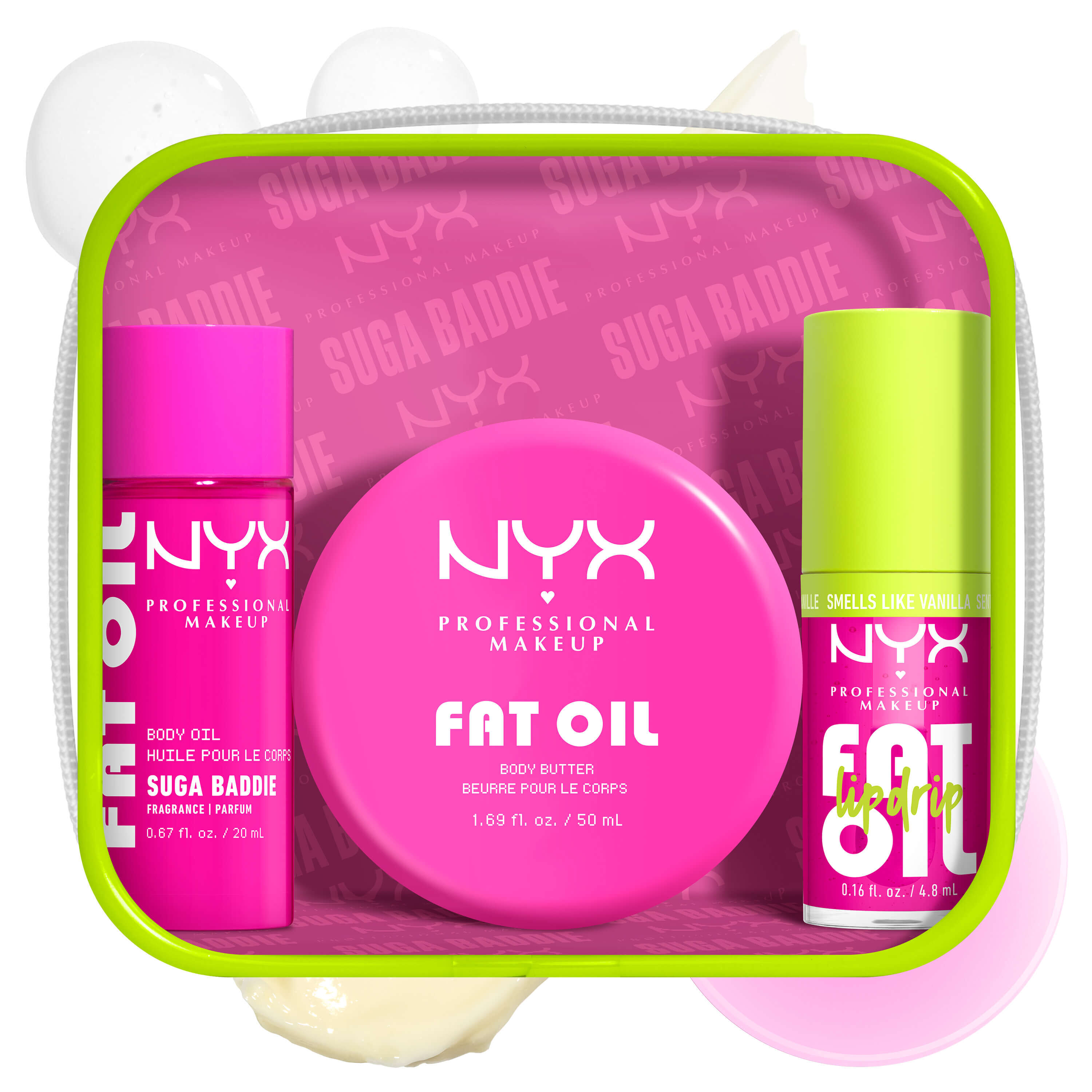 Kit labbra e corpo NYX Professional Makeup Suga Baddie Fat Oil mostrato con tre prodotti: lucidalabbra Fat Oil Lip Drip, mini burro corpo Fat Oil e mini olio corpo Fat Oil (tutti in profumazione Suga Baddie), con campioni di texture cremosa.