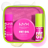 Kit labbra e corpo NYX Professional Makeup Suga Baddie Fat Oil mostrato con tre prodotti: lucidalabbra Fat Oil Lip Drip, mini burro corpo Fat Oil e mini olio corpo Fat Oil (tutti in profumazione Suga Baddie), con campioni di texture cremosa.