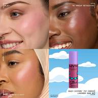 Griglia delle tonalita del blush NYX Professional Makeup The Simpsons Fat Blush che mostra gli swatch del prodotto su diverse carnagioni con packaging del prodotto, tonalita 02 Lavender Sass.