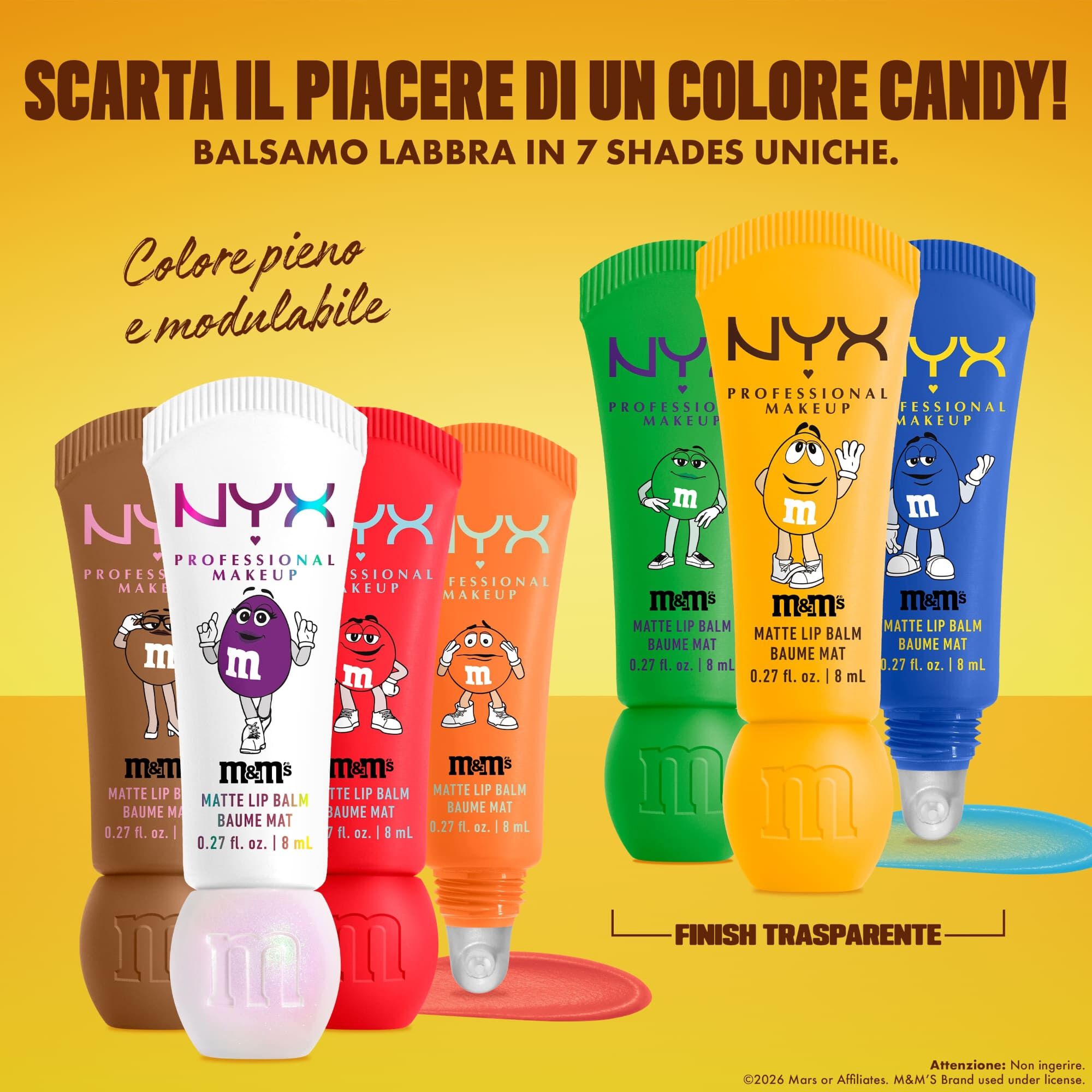 Sette tubetti di balsamo labbra opaco NYX Professional Makeup M&M'S in diversi colori mostrati su sfondo giallo, con testo che evidenzia 7 tonalita uniche, pigmento pieno modulabile e un risultato colore nitido.