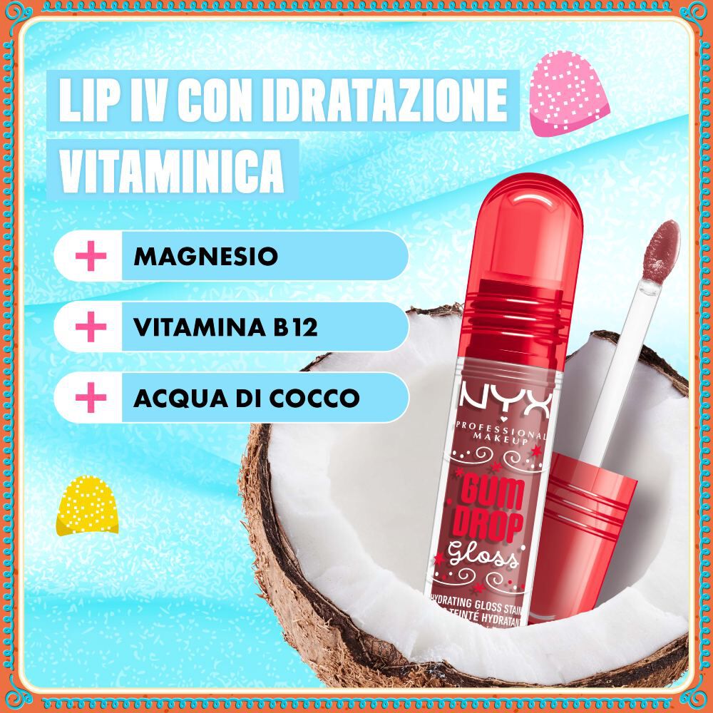 Icone di cocco, vitamine e splash d’acqua insieme al prodotto NYX Professional Makeup Gum Drop Lip I.V. con il testo: “Con idratazione vitaminica – Magnesio, Vitamina B12, Acqua di Cocco.” nella tonalita 03 Cranberry Splash.