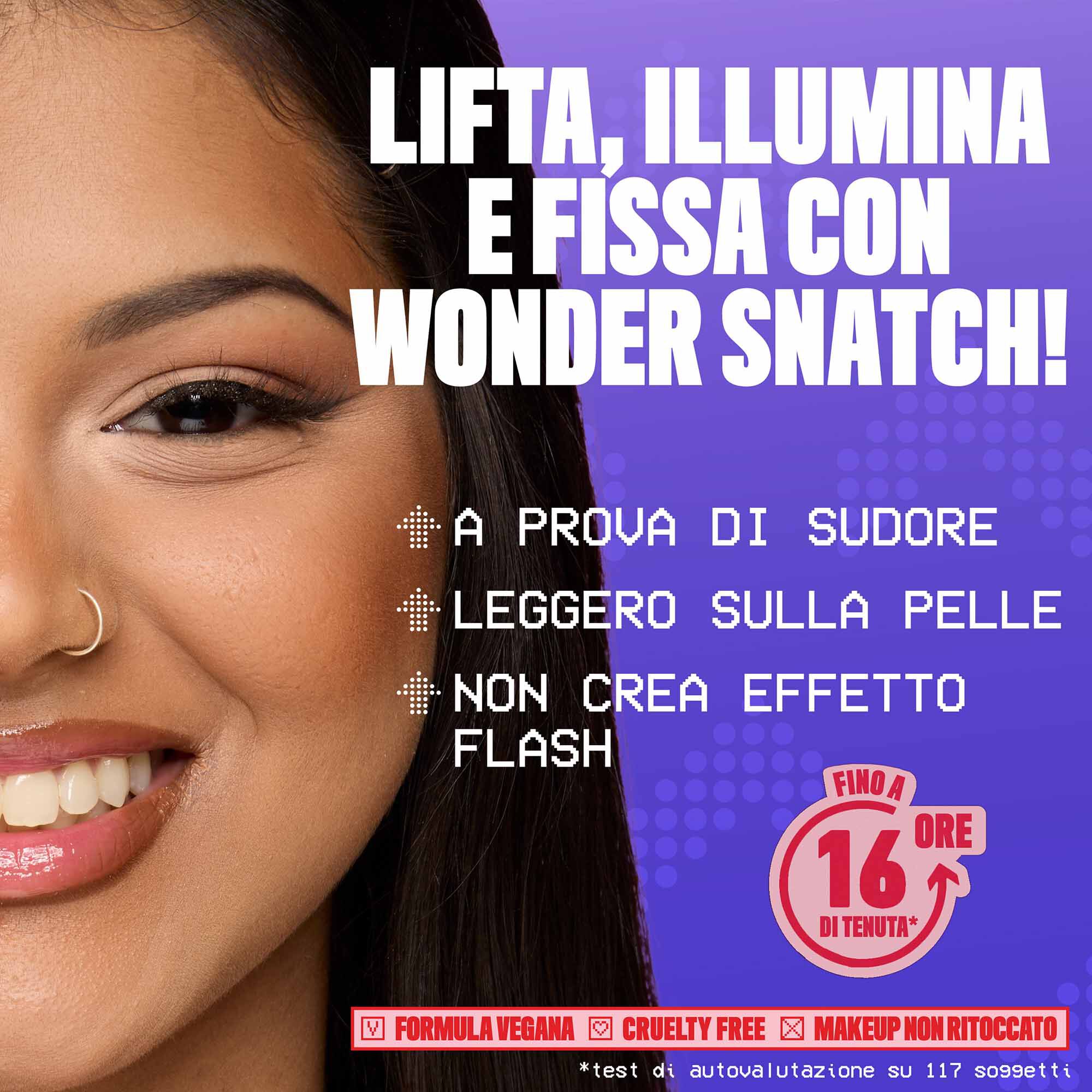 Primo piano del volto sorridente di una donna con un trucco perfetto, che illustra i benefici della cipria fissante NYX Professional Makeup Wonder Snatch.