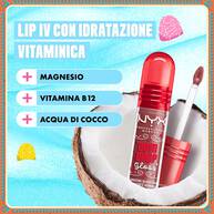 Icone di cocco, vitamine e splash d’acqua insieme al prodotto NYX Professional Makeup Gum Drop Lip I.V. con il testo: “Con idratazione vitaminica – Magnesio, Vitamina B12, Acqua di Cocco.” nella tonalita 01 Hydra Honey.