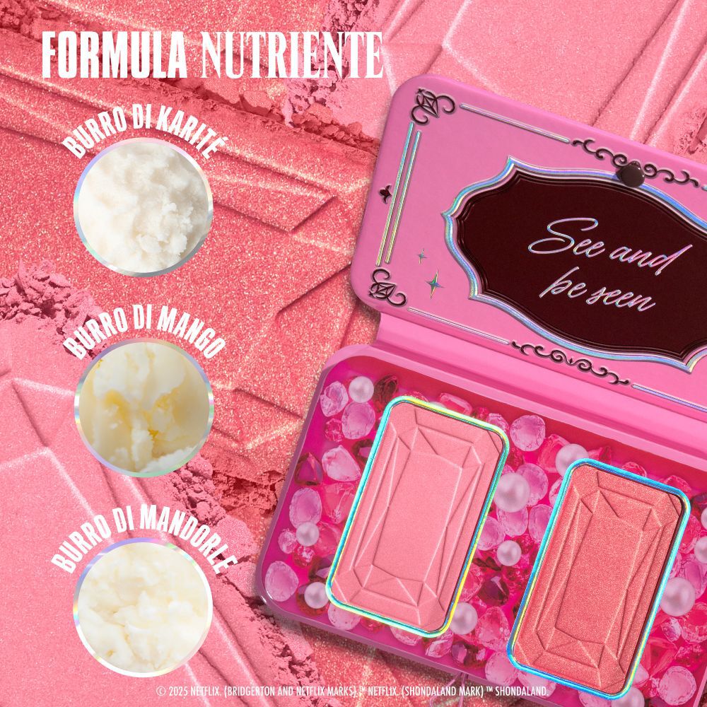 Il 'NYX Professional Makeup Bridgerton Blush Duo' aperto, con tre cerchi che indicano gli ingredienti chiave: Burro di Karite, Burro di Mango e Burro di Mandorle, enfatizzando una 'Formula Nutriente' nella tonalita 01 Wallflower.